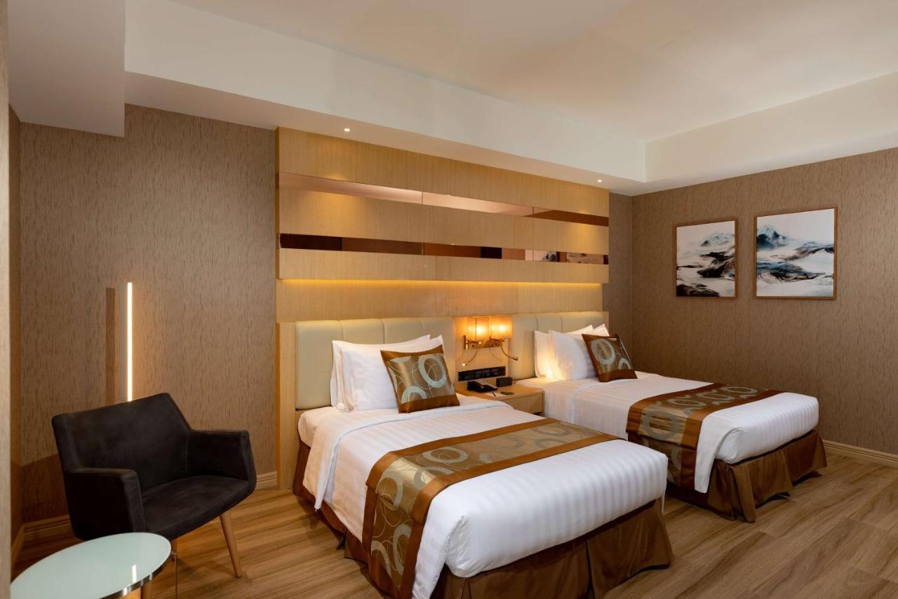 Best Western Plus Metro Clark Angeles Exterior photo