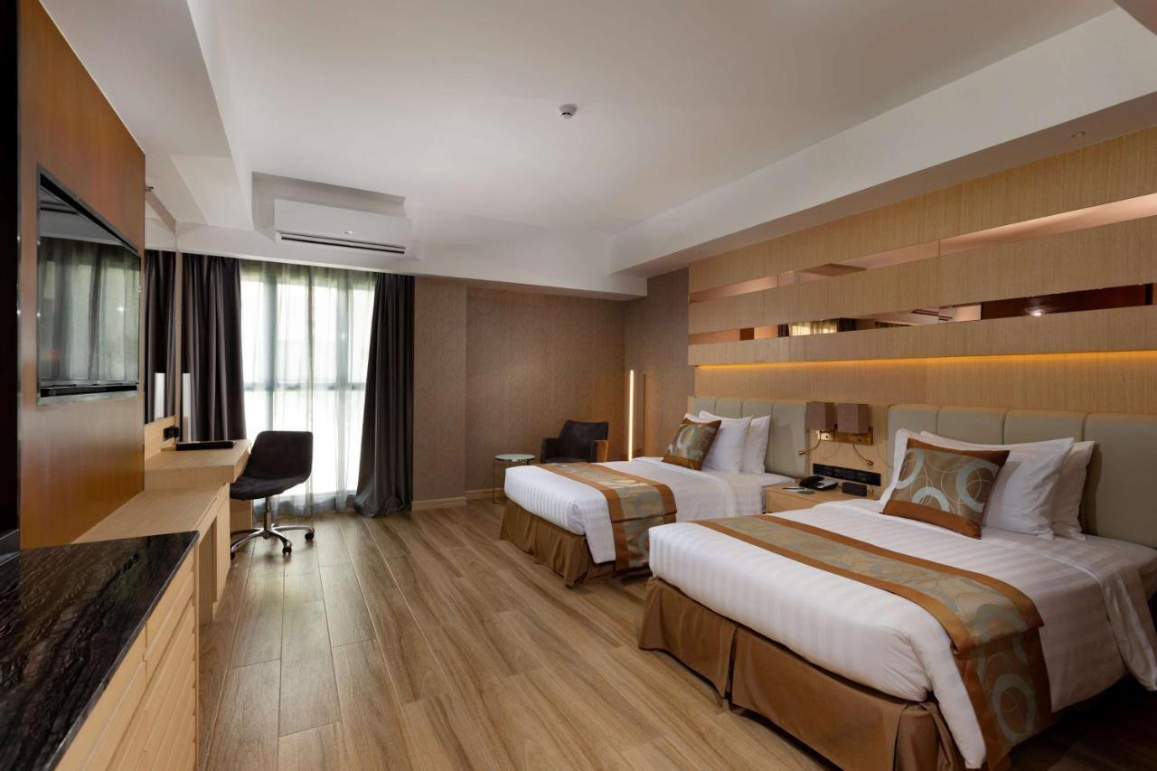 Best Western Plus Metro Clark Angeles Exterior photo