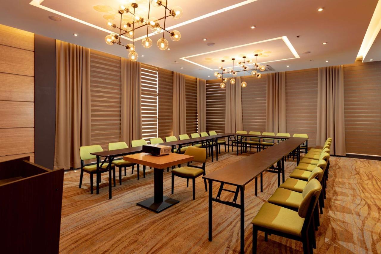 Best Western Plus Metro Clark Angeles Exterior photo