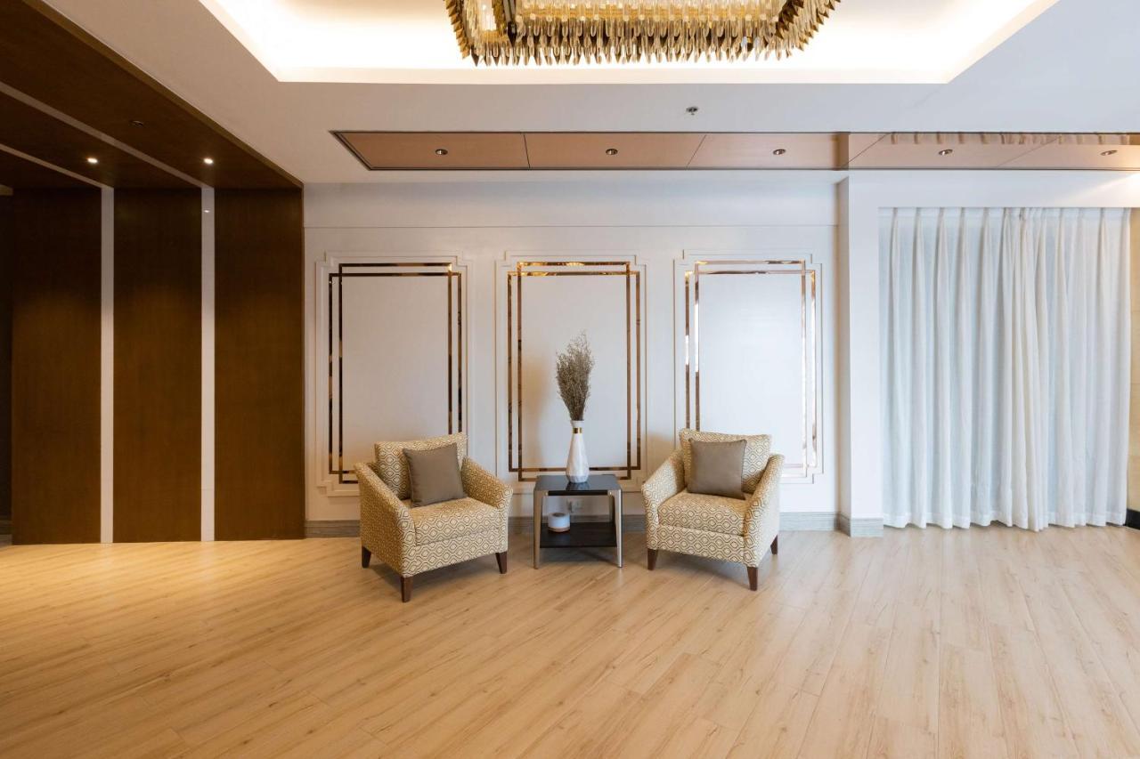 Best Western Plus Metro Clark Angeles Exterior photo