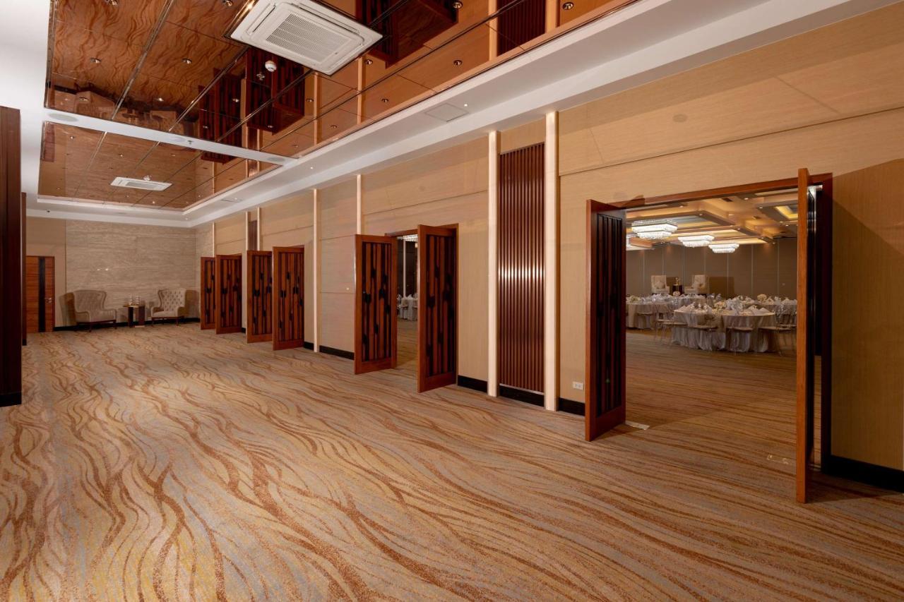 Best Western Plus Metro Clark Angeles Exterior photo