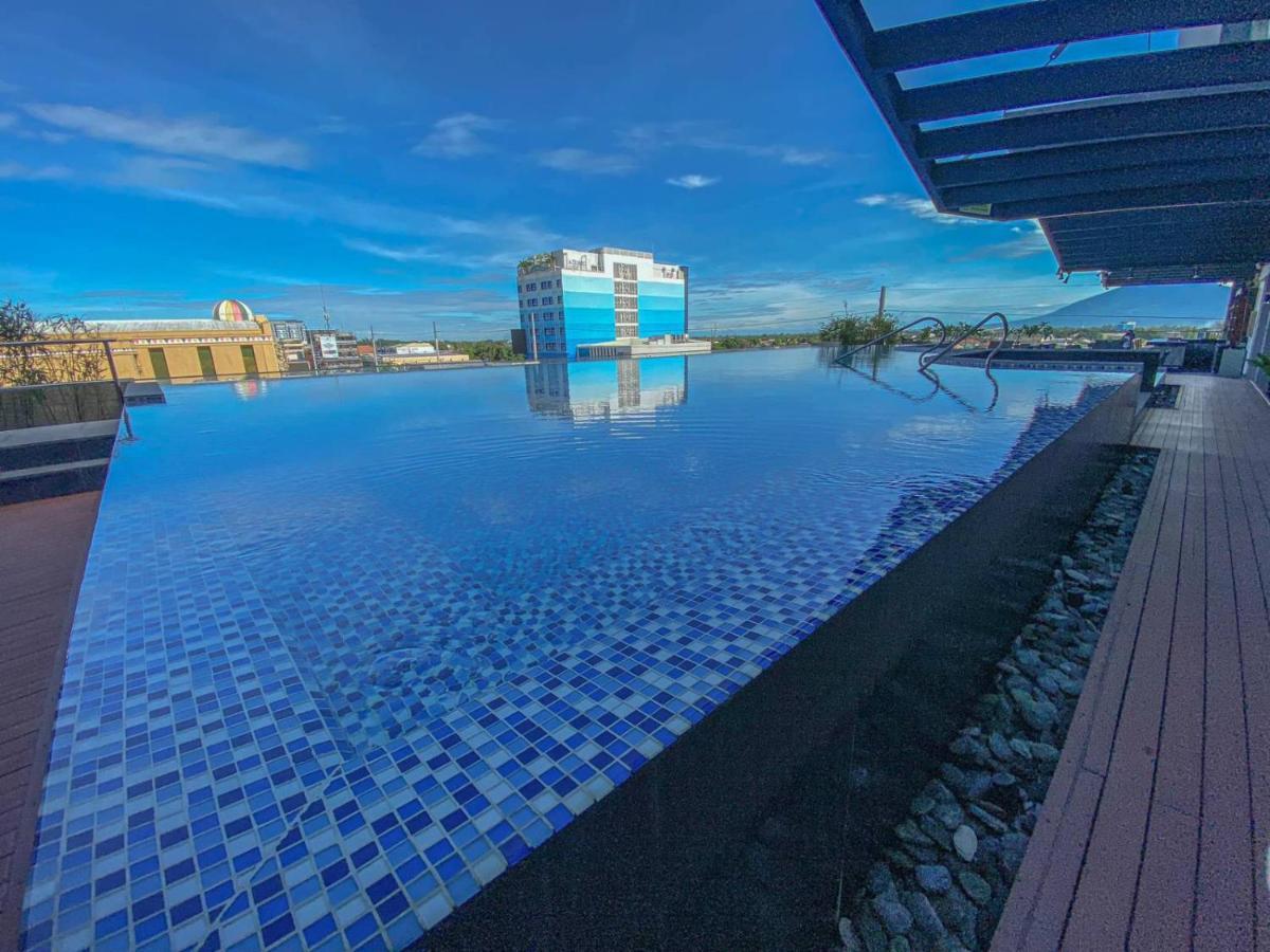 Best Western Plus Metro Clark Angeles Exterior photo