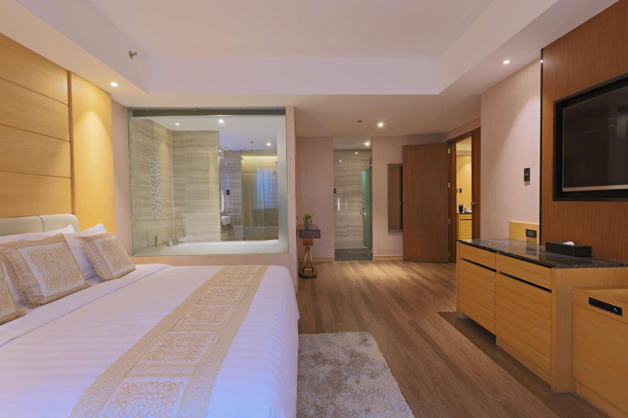Best Western Plus Metro Clark Angeles Exterior photo