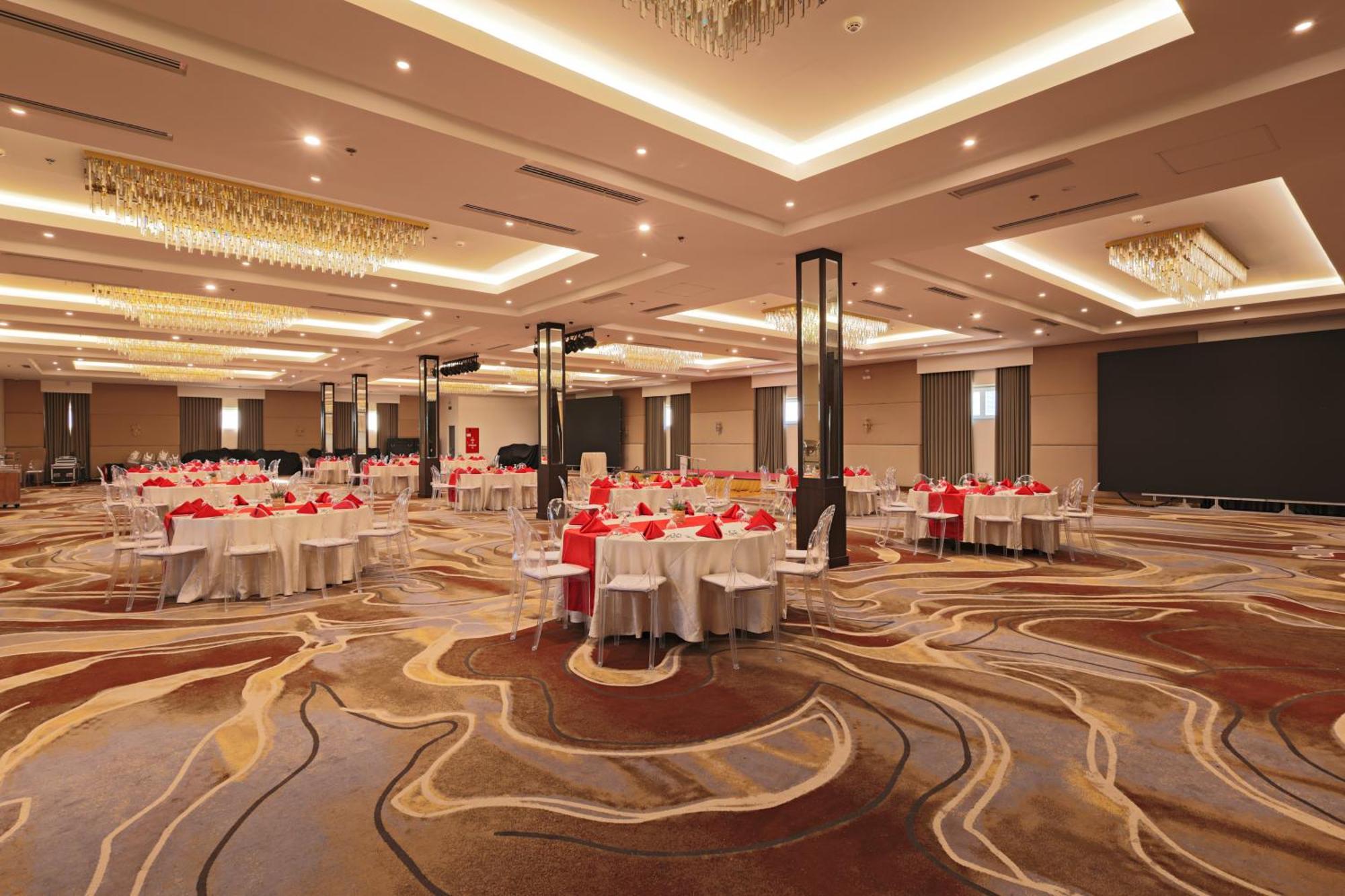 Best Western Plus Metro Clark Angeles Exterior photo