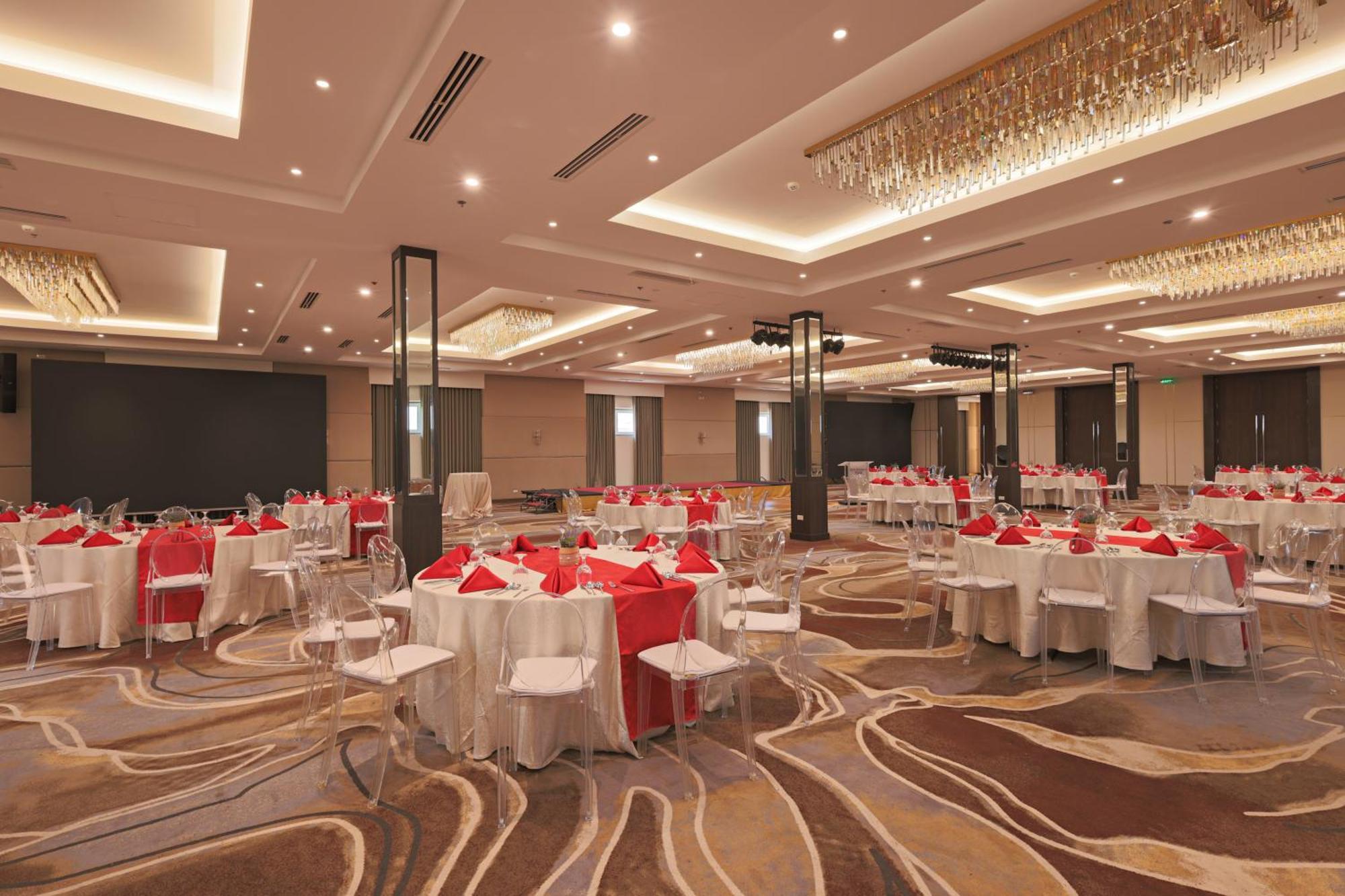 Best Western Plus Metro Clark Angeles Exterior photo