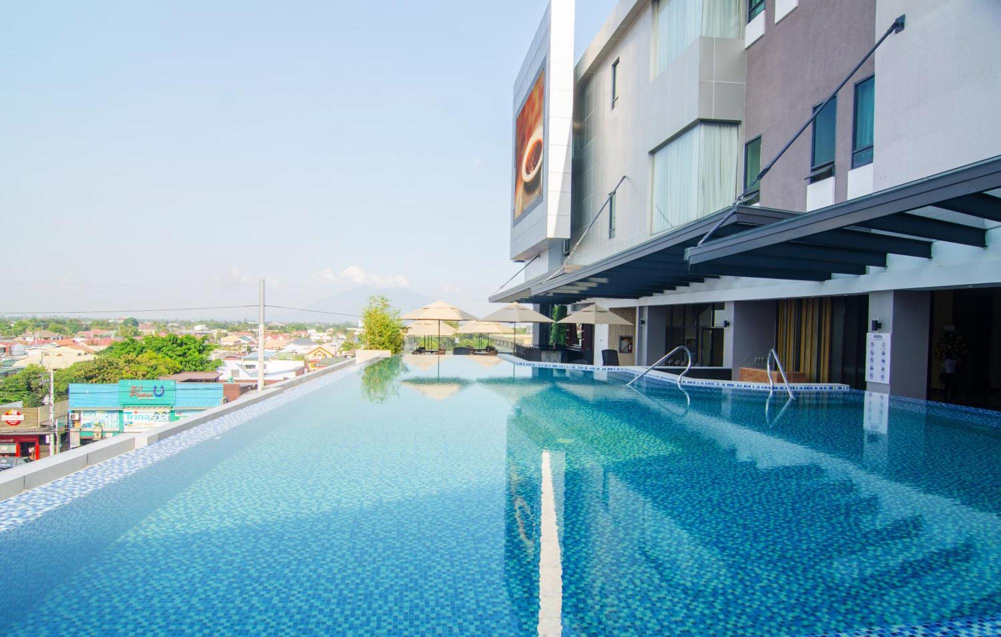 Best Western Plus Metro Clark Angeles Exterior photo