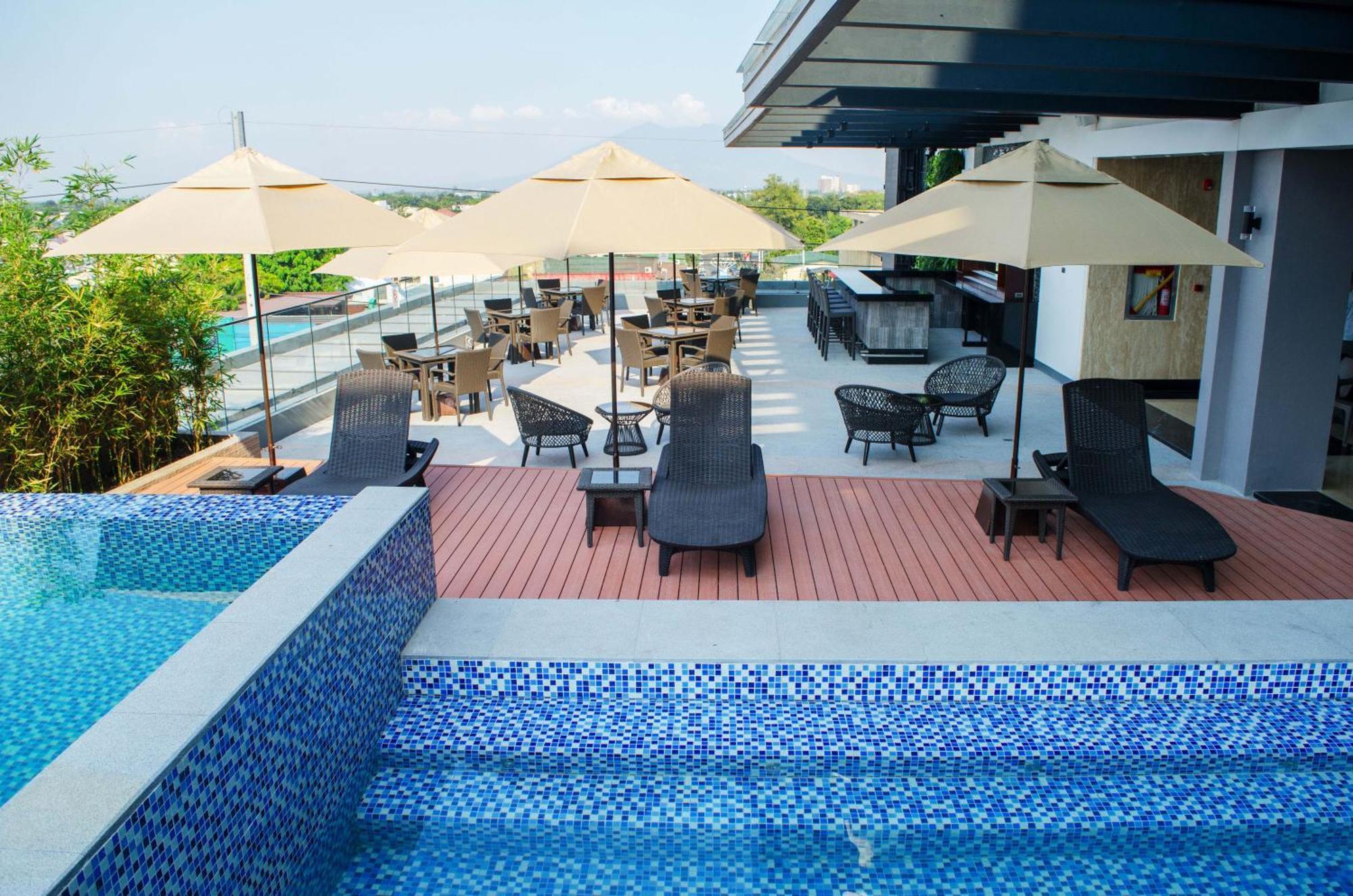 Best Western Plus Metro Clark Angeles Exterior photo