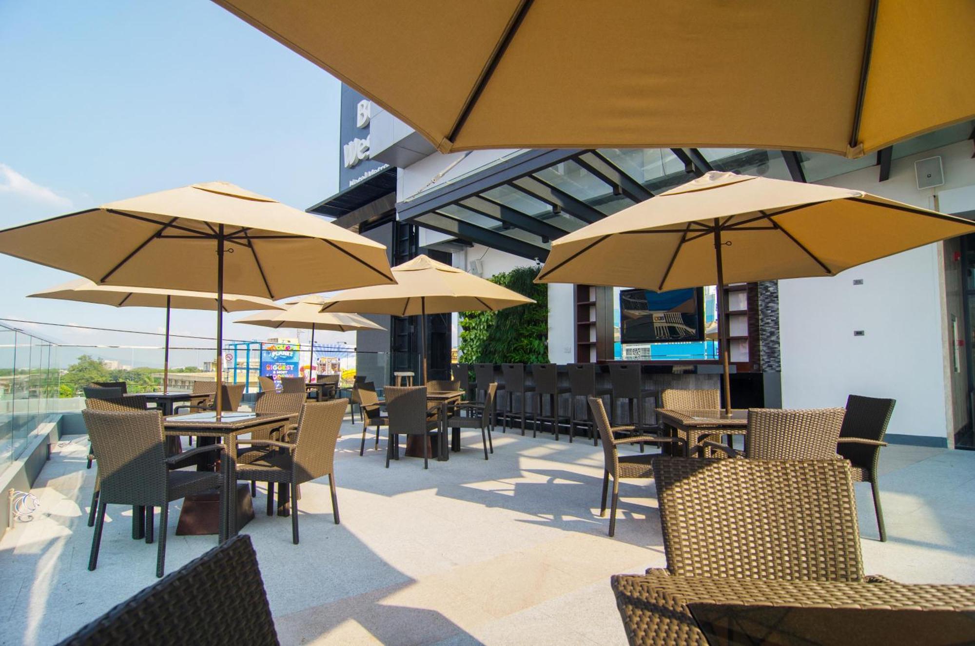 Best Western Plus Metro Clark Angeles Exterior photo