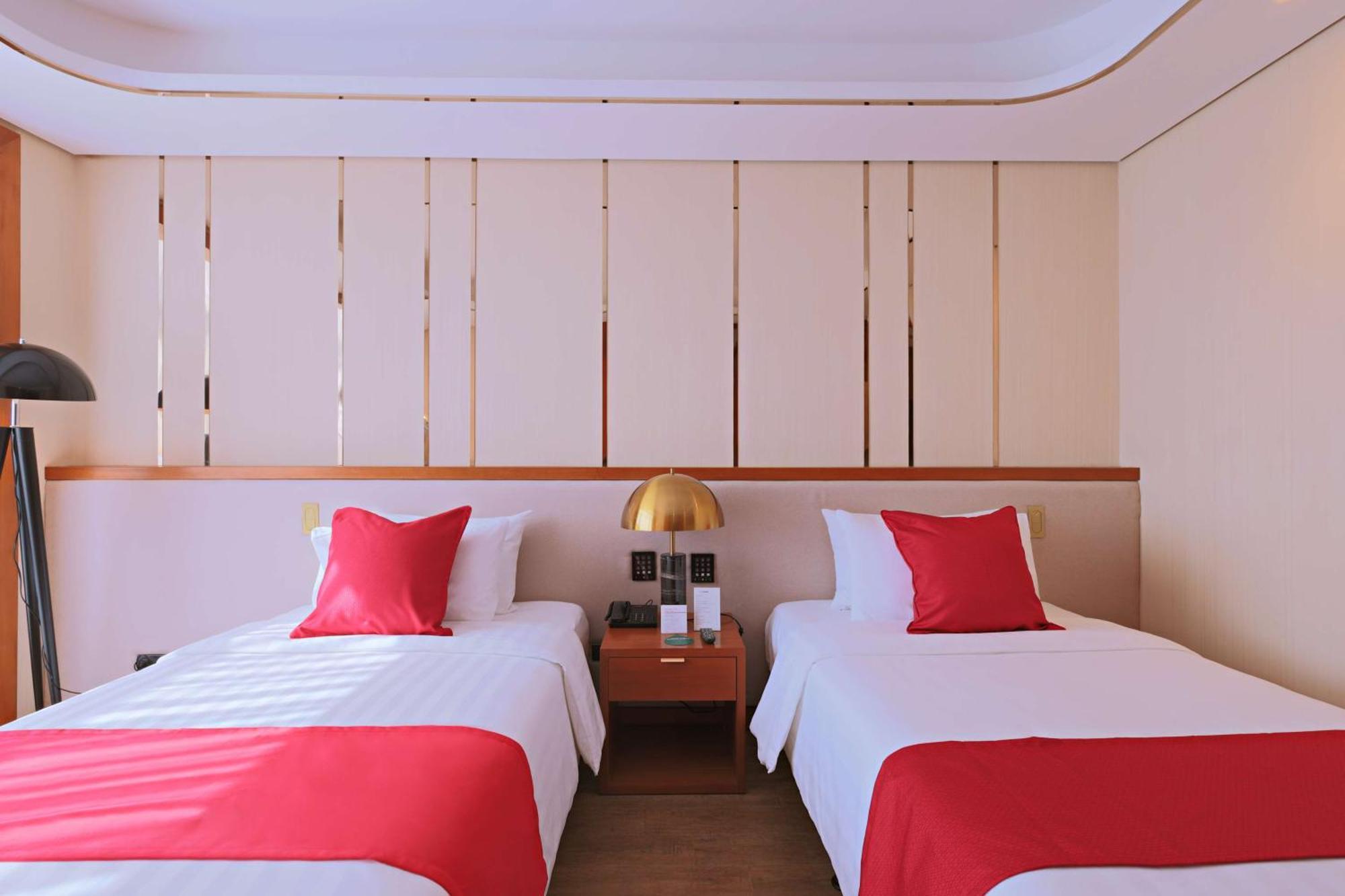 Best Western Plus Metro Clark Angeles Exterior photo