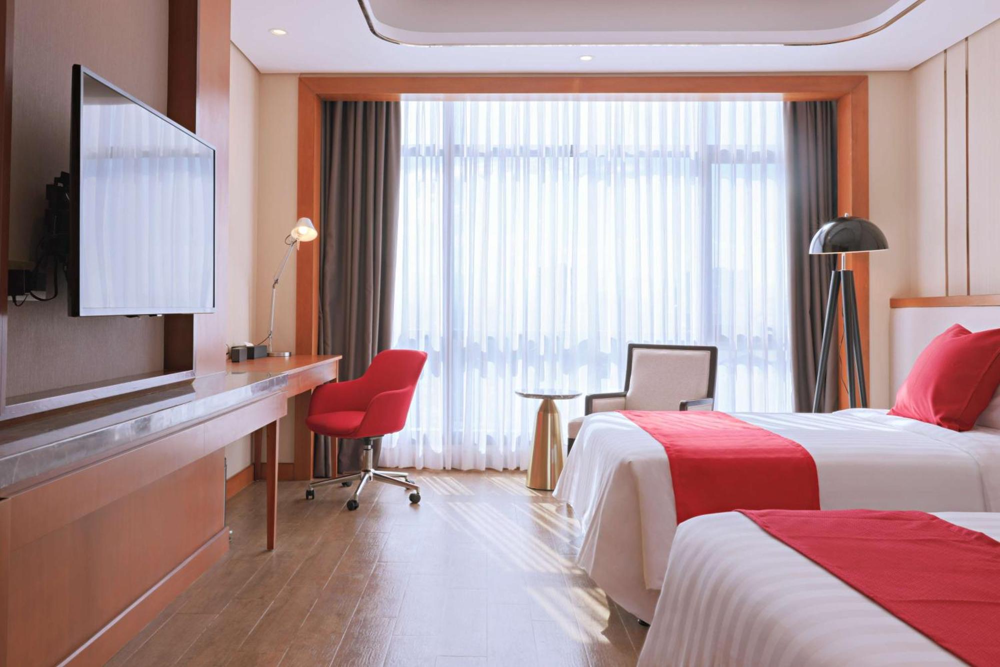 Best Western Plus Metro Clark Angeles Exterior photo
