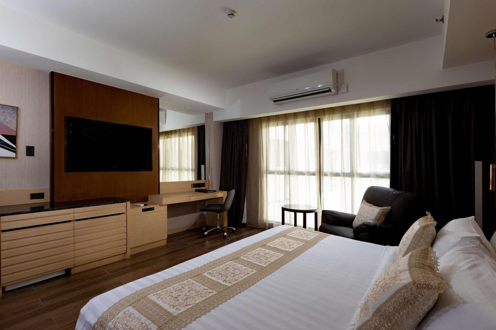 Best Western Plus Metro Clark Angeles Exterior photo
