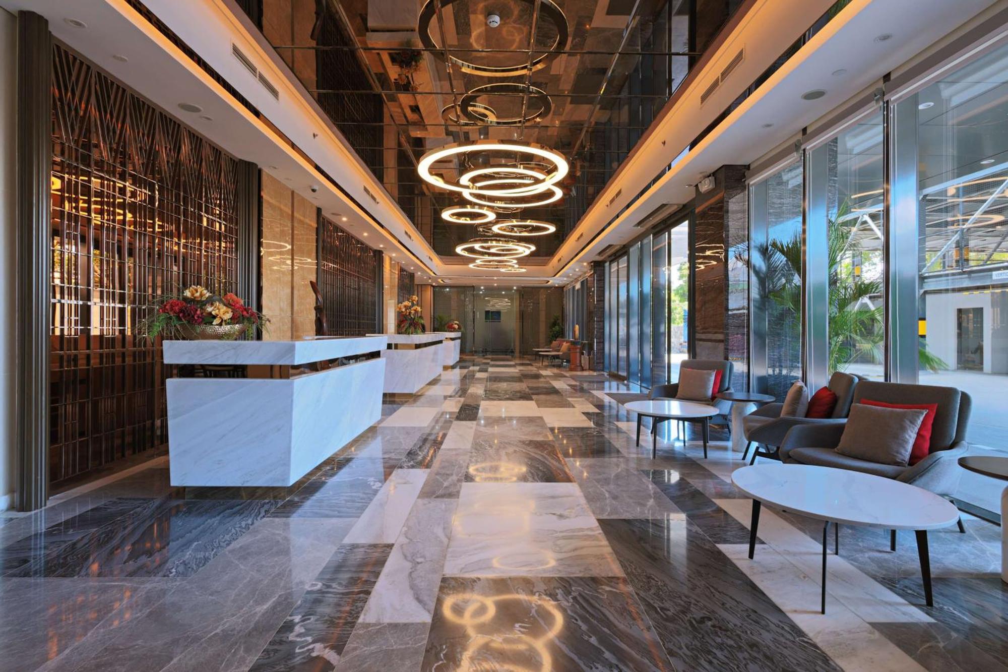 Best Western Plus Metro Clark Angeles Exterior photo