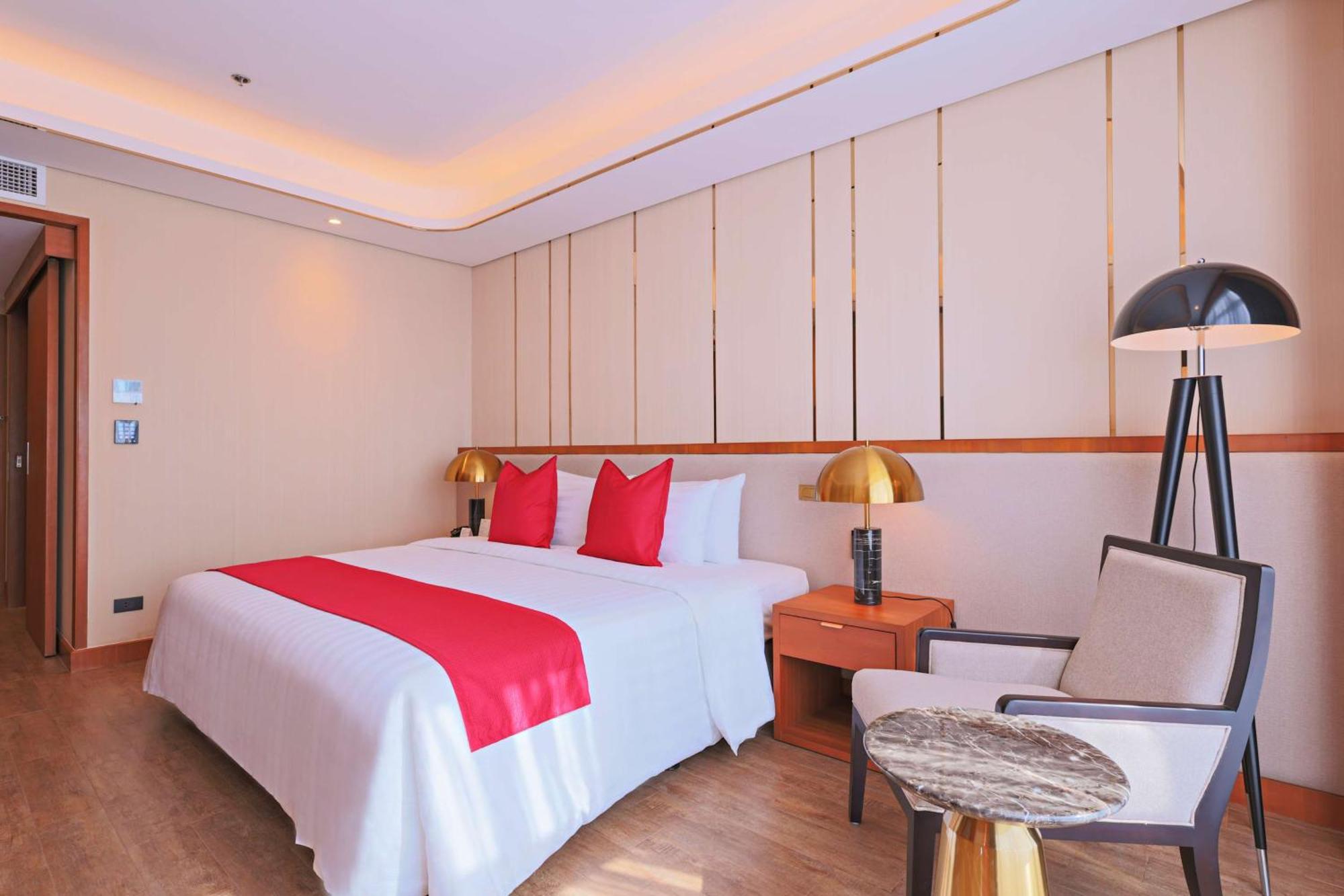 Best Western Plus Metro Clark Angeles Exterior photo