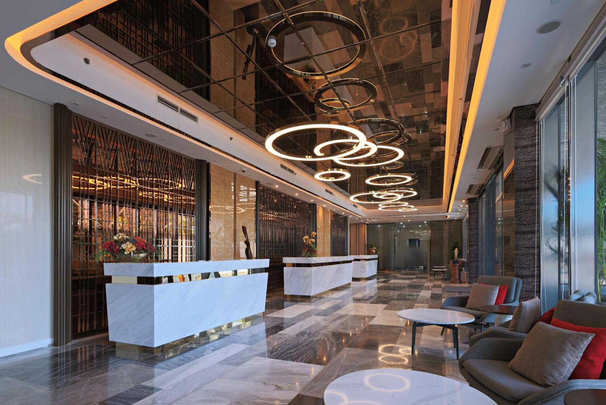 Best Western Plus Metro Clark Angeles Exterior photo