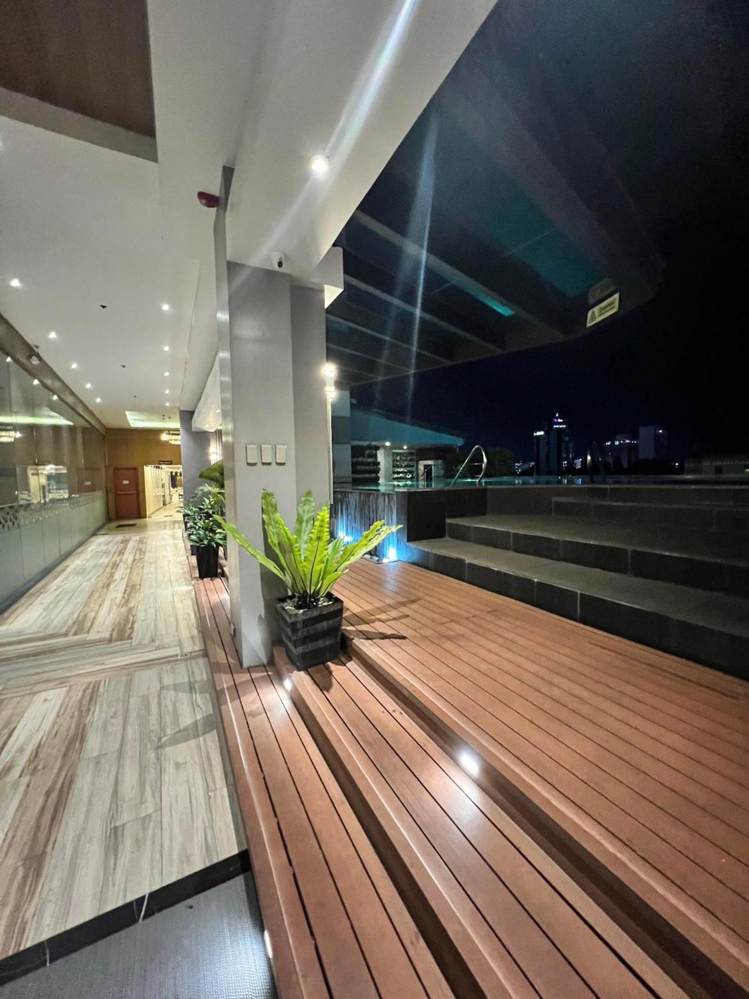 Best Western Plus Metro Clark Angeles Exterior photo