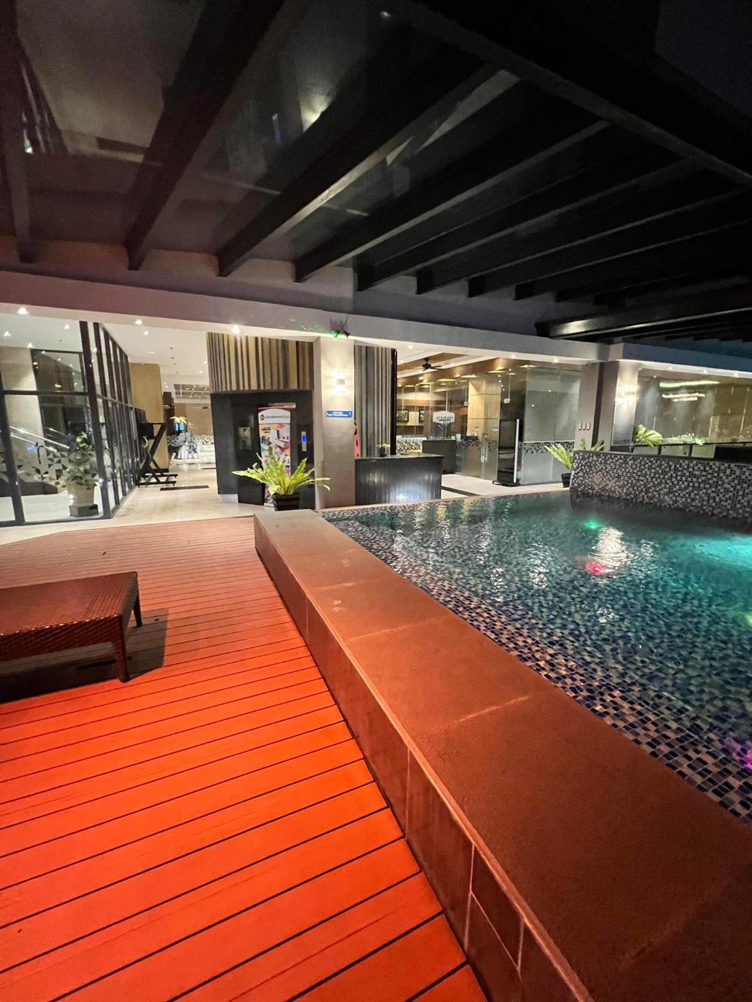 Best Western Plus Metro Clark Angeles Exterior photo