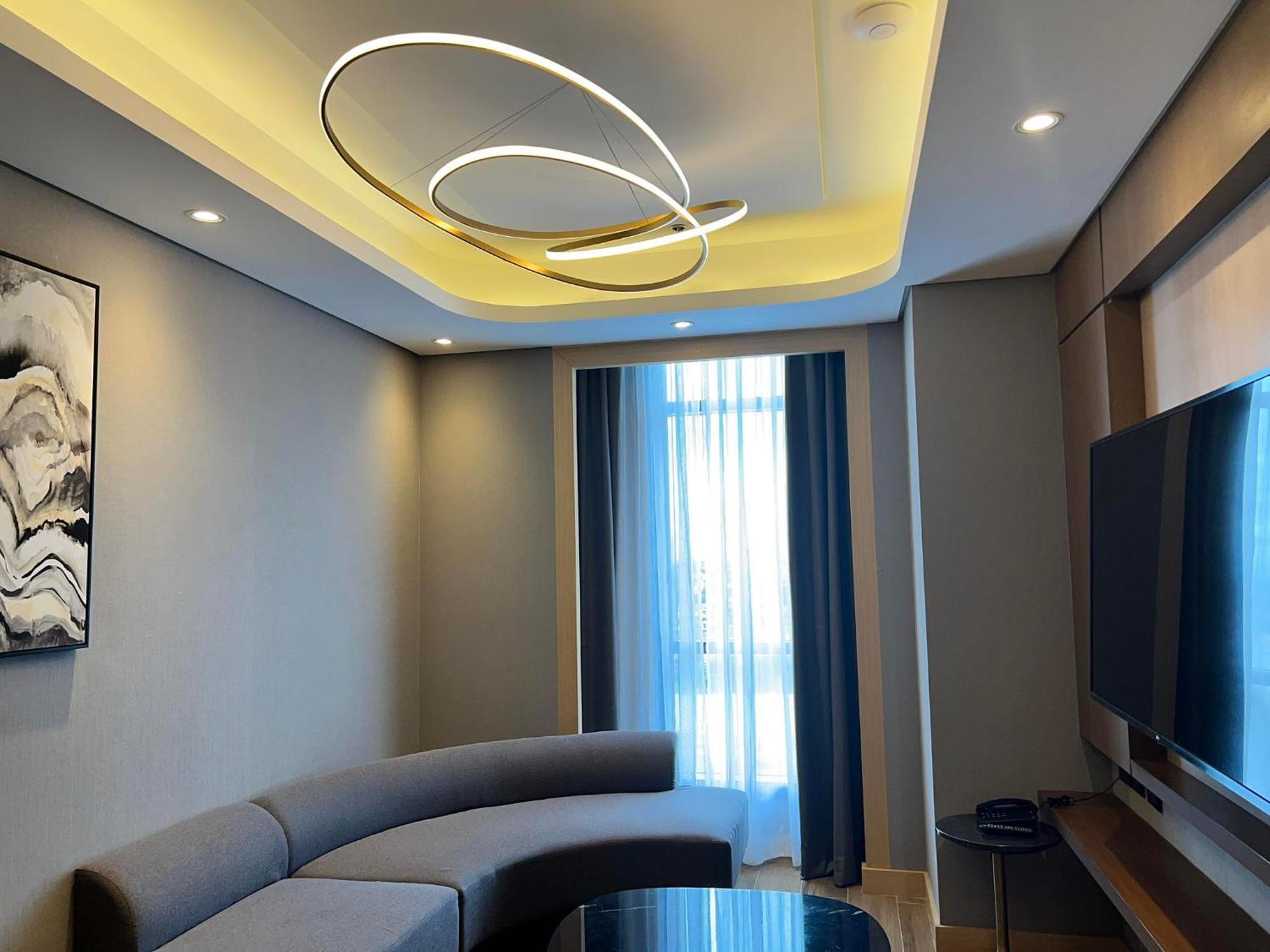 Best Western Plus Metro Clark Angeles Exterior photo