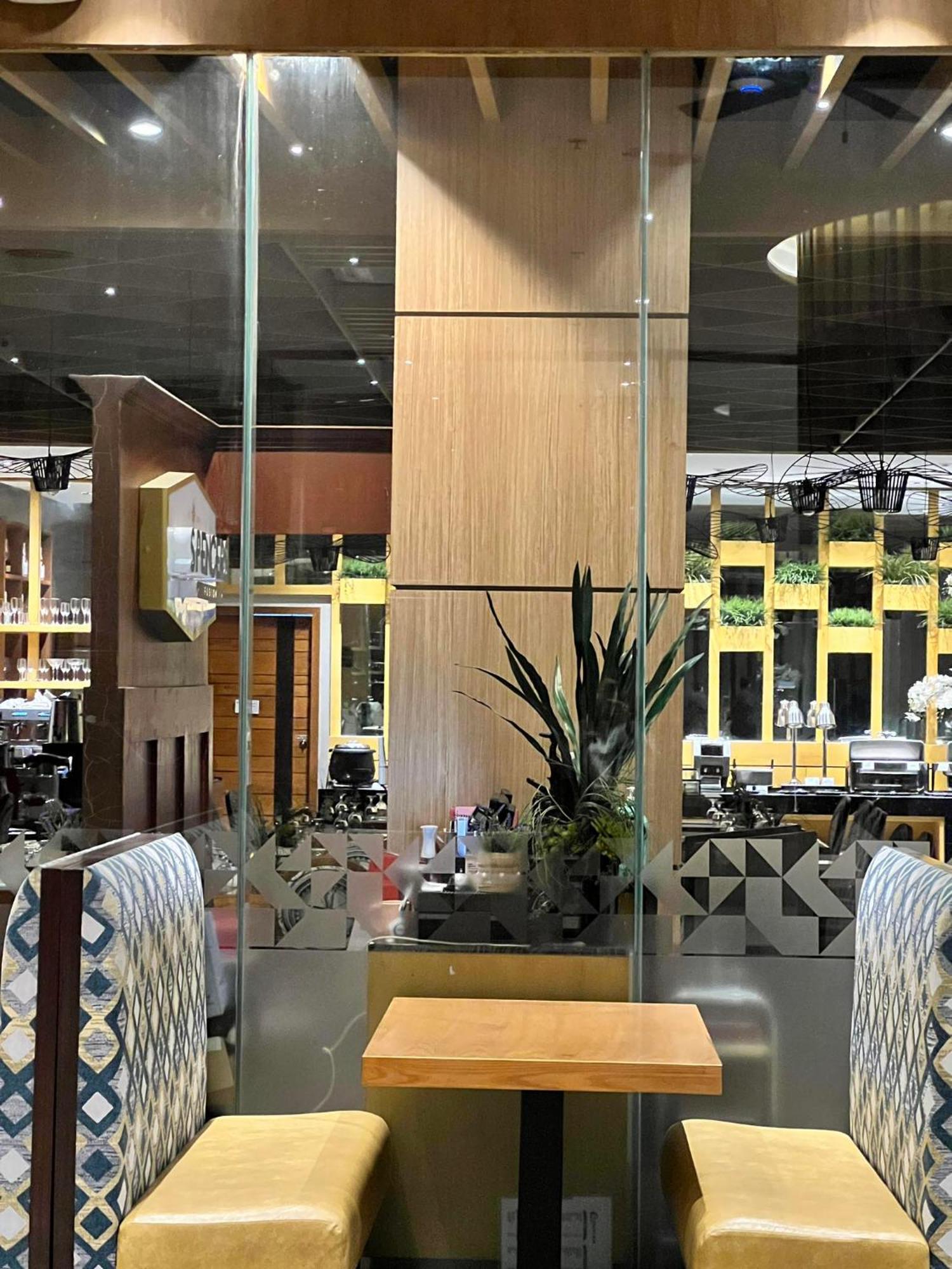 Best Western Plus Metro Clark Angeles Exterior photo
