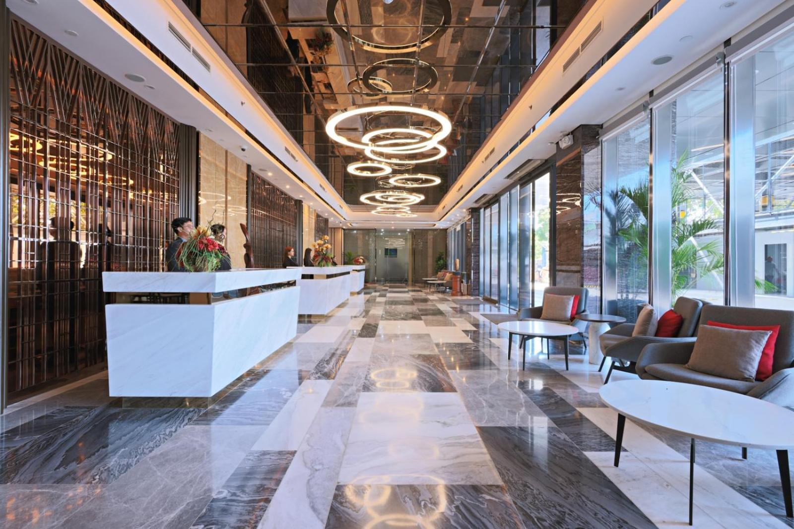 Best Western Plus Metro Clark Angeles Exterior photo