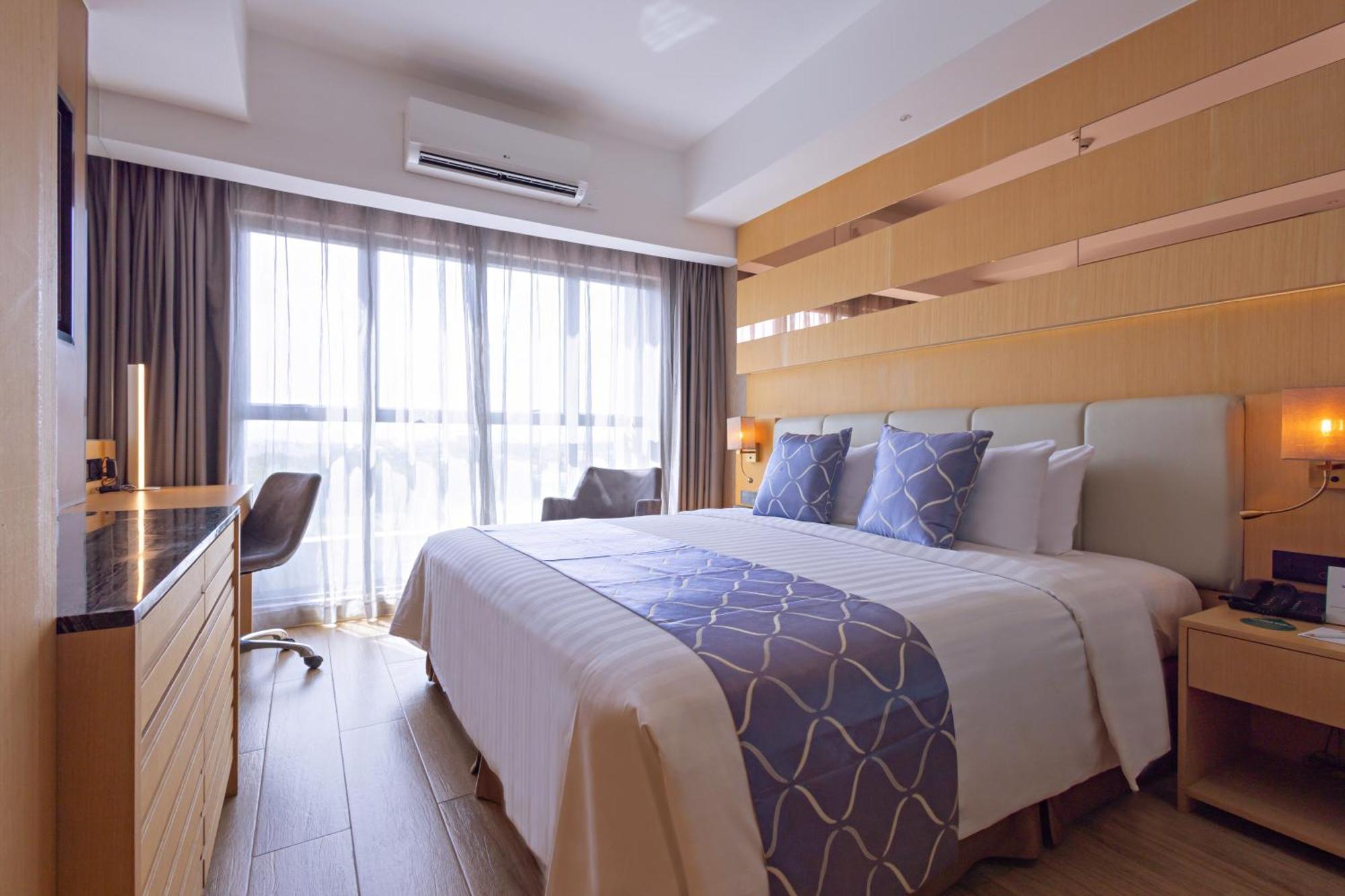Best Western Plus Metro Clark Angeles Exterior photo