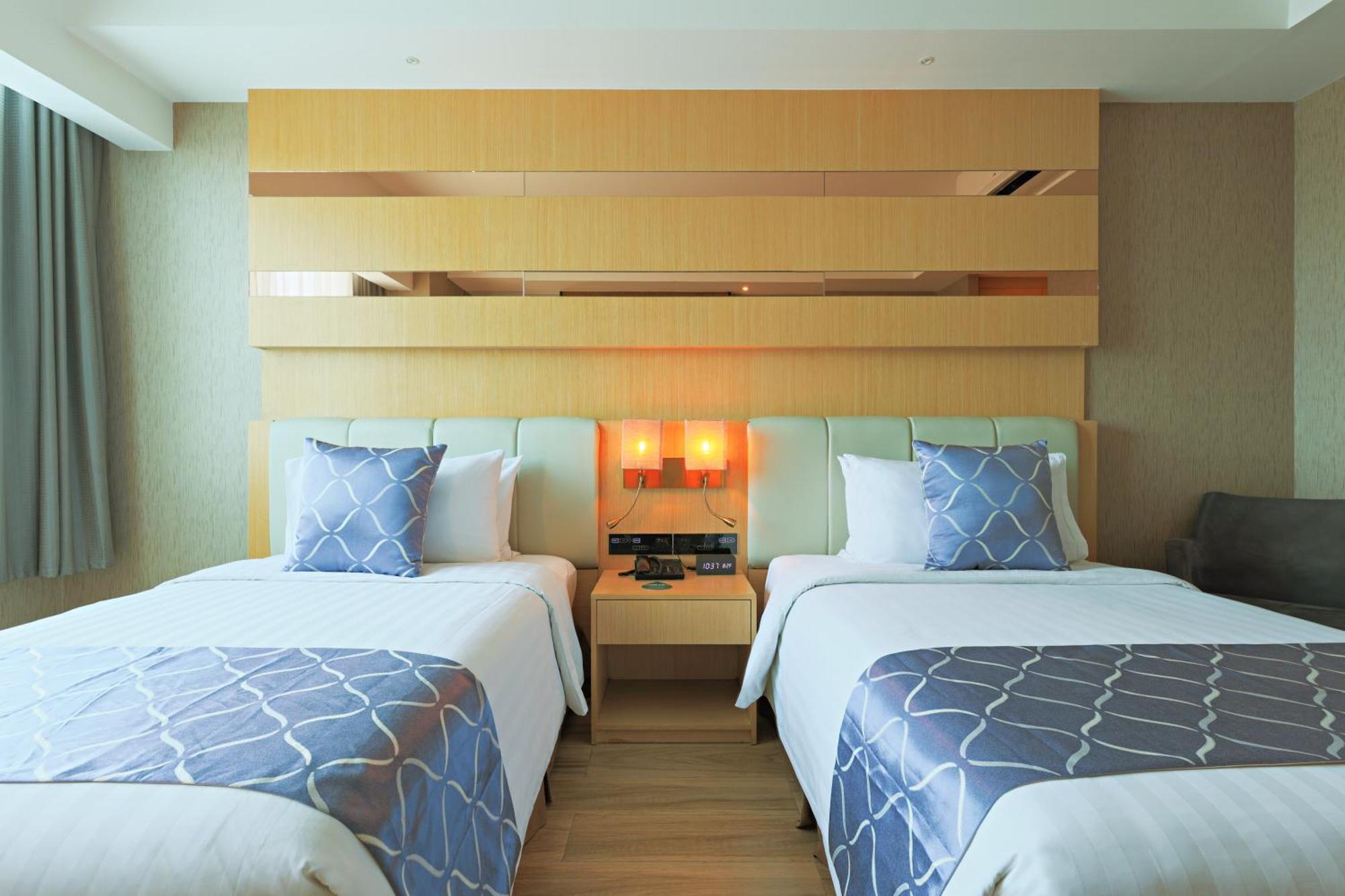 Best Western Plus Metro Clark Angeles Exterior photo