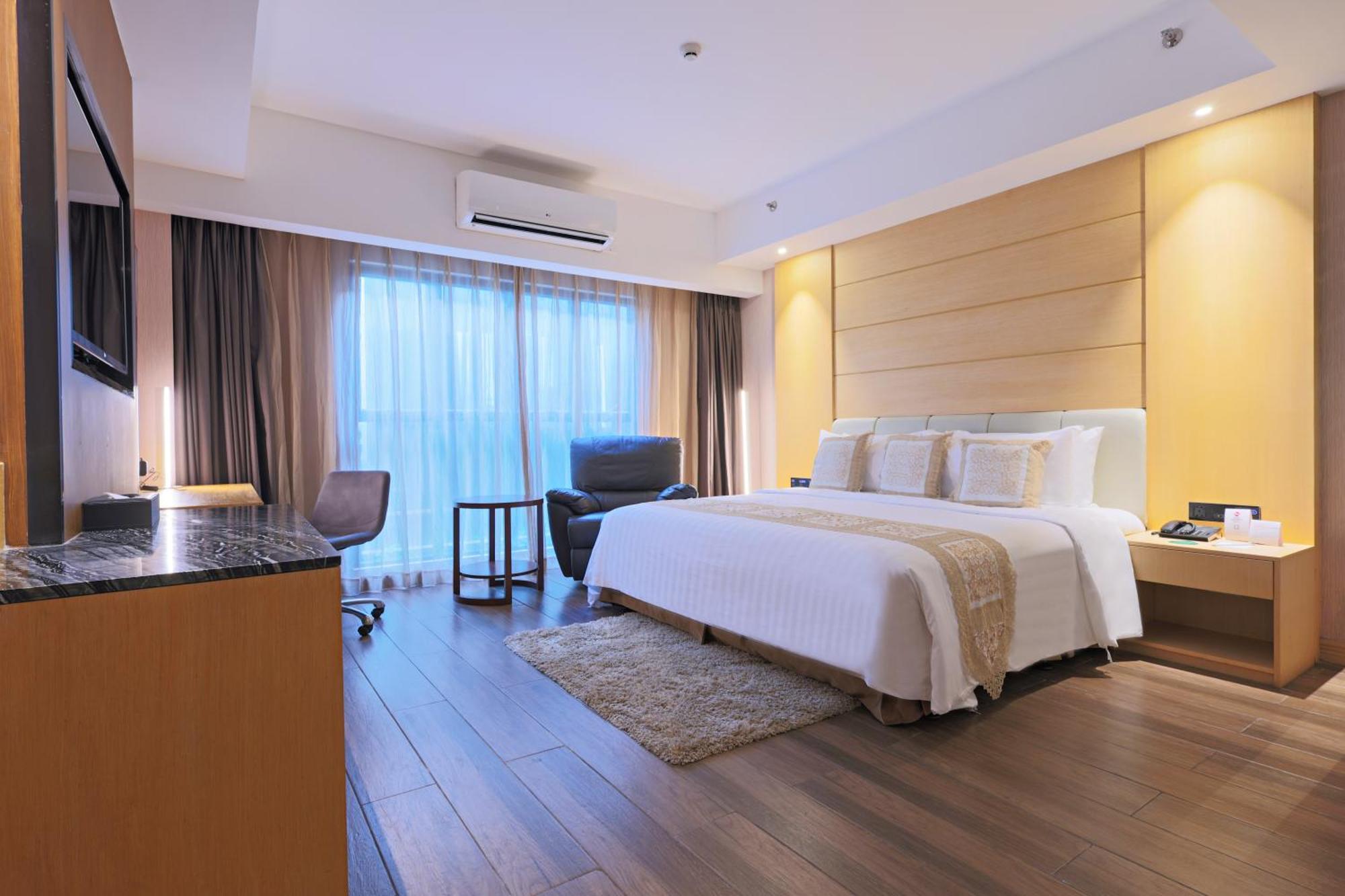 Best Western Plus Metro Clark Angeles Exterior photo