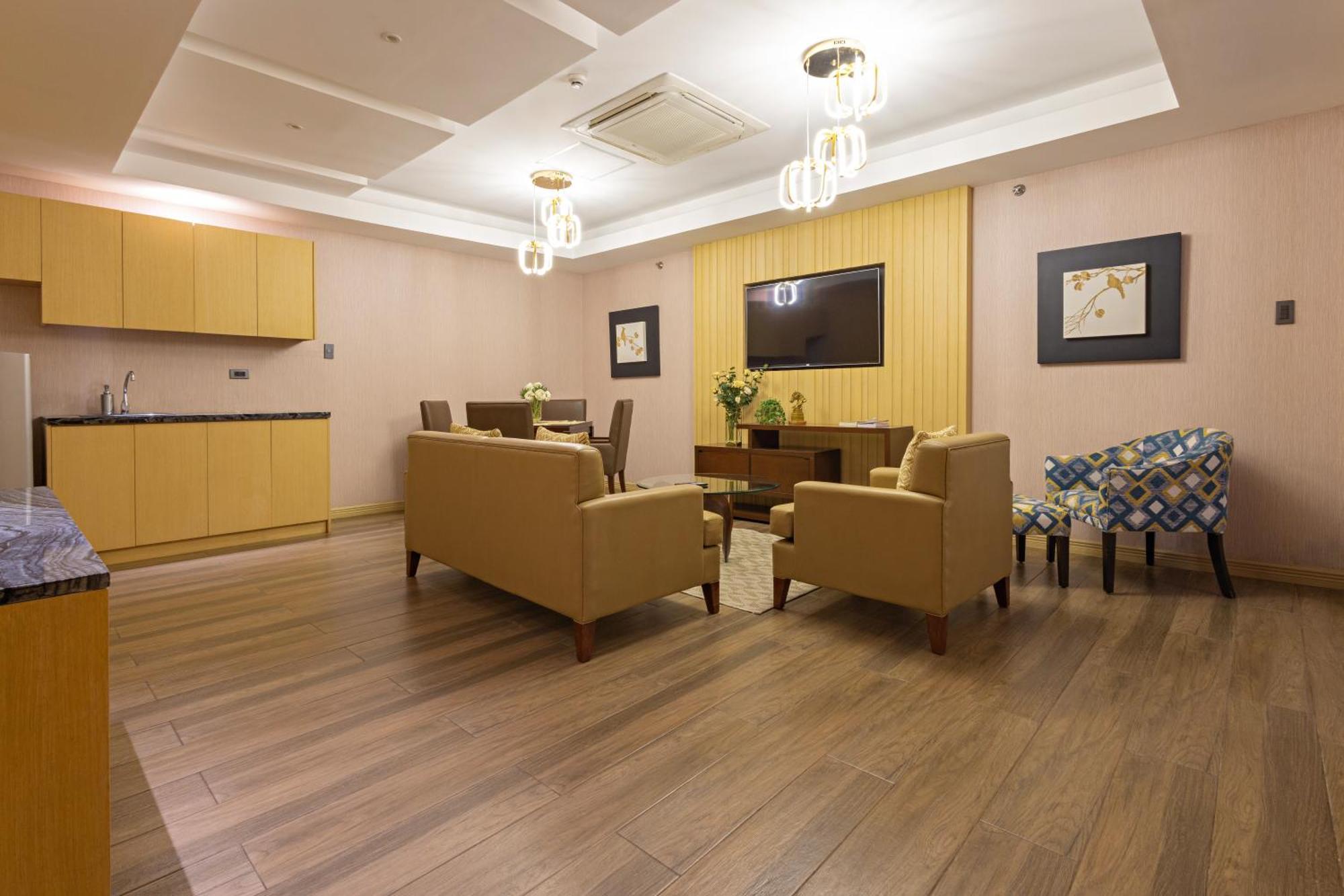 Best Western Plus Metro Clark Angeles Exterior photo