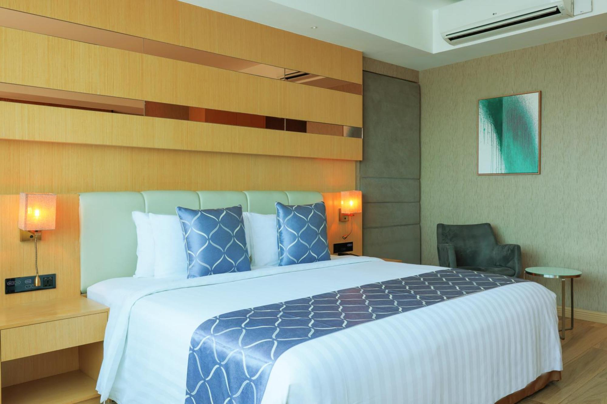 Best Western Plus Metro Clark Angeles Exterior photo